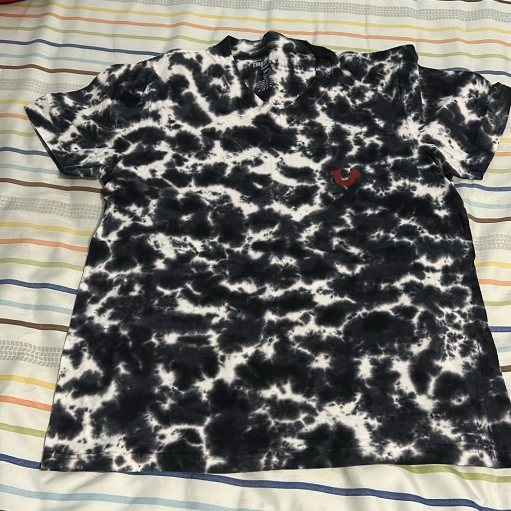 Small true religion shirt with V-neck